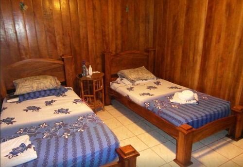 Miss Junies Lodge Tortuguero Exterior foto